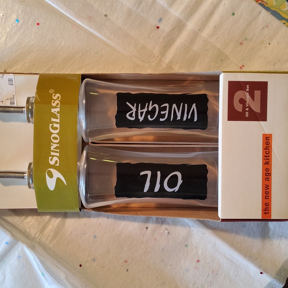 NEW THE NEW AGE KITCHEN OIL AND VINEGAR BOTTLE SET